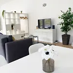 Flat Center Near W Parking * Machico (Madeira)