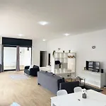 Flat Center Near W Parking * Machico (Madeira)
