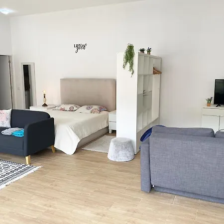 Flat Center Near W Parking Machico (Madeira)