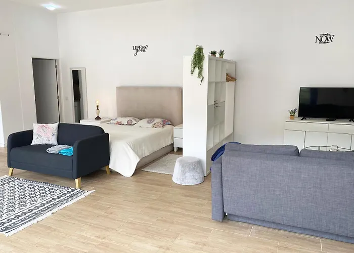 Flat Center Near W Parking Machico (Madeira)